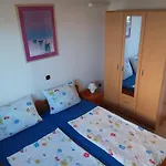 Eklis Apartament *