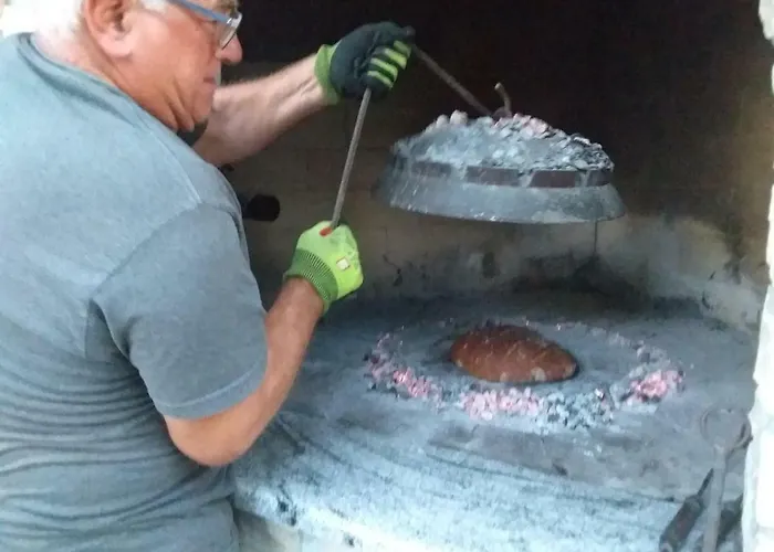 Eklis מאנדרה